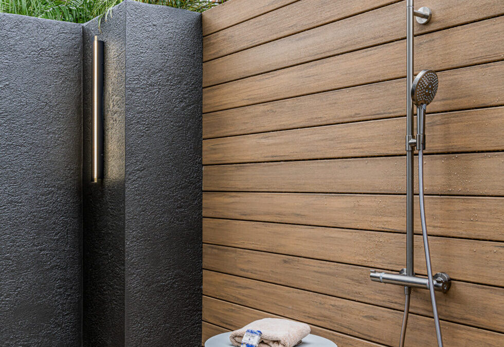 luxury home -outside shower